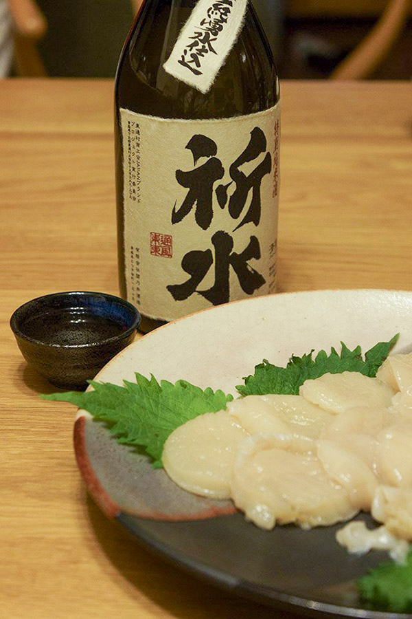 東通村のお酒「祈水」とホタテ