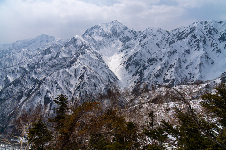 右手には鹿島槍ヶ岳