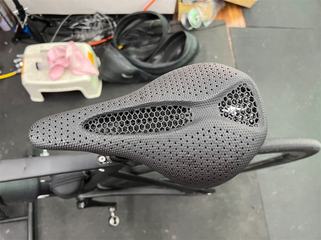 TNI　CarbonFly カーボンサドル Tni CarbonFly サドル - 新グルペットなクマーマン