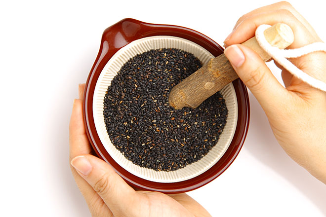 黒ゴマが白髪対策になるってホント 驚きの栄養パワーや簡単レシピをご紹介 白髪ニュース 毛髪診断士による白髪の総合情報サイト