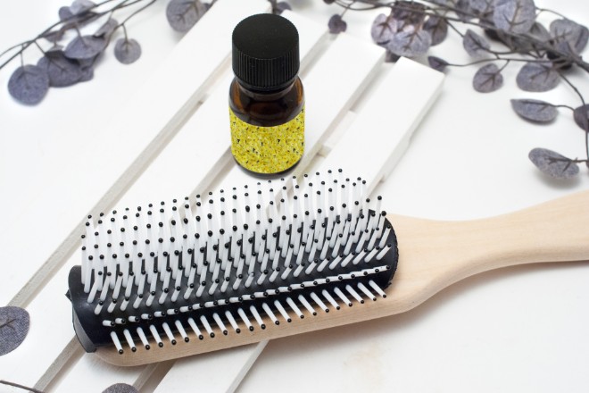 椿油が白髪に良いって本当 椿油を使ったヘアケア方法をご紹介 白髪ニュース 毛髪診断士による白髪の総合情報サイト