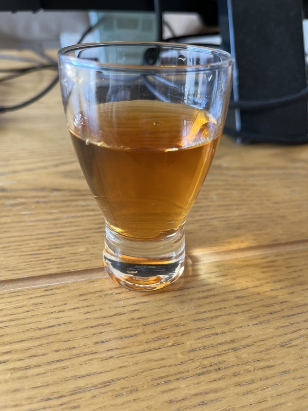 午後の紅茶に夜の秘密を混ぜる