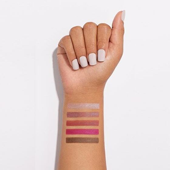 Wet n Wild（ウェット・エンド・ワイルド）のシャドウを手に塗ったところ