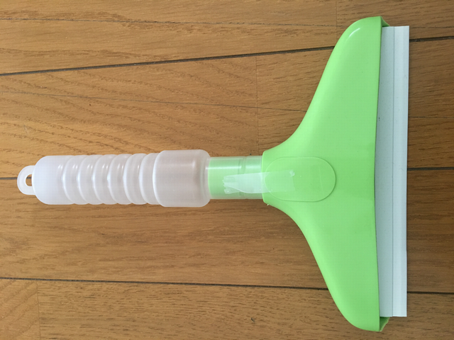 あさイチで紹介のダイソー水切りワイパーでホコリ掃除やってみた 日々１ミリだけ進む暮らし