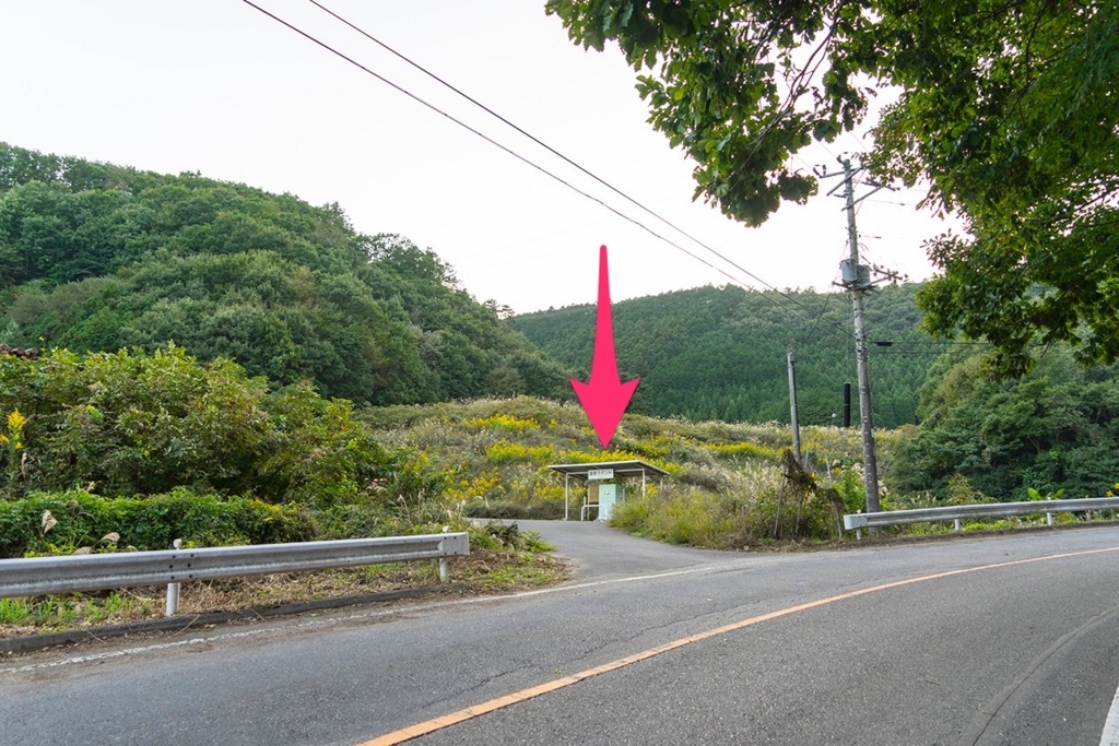 山の中にポツンとある温泉スタンド