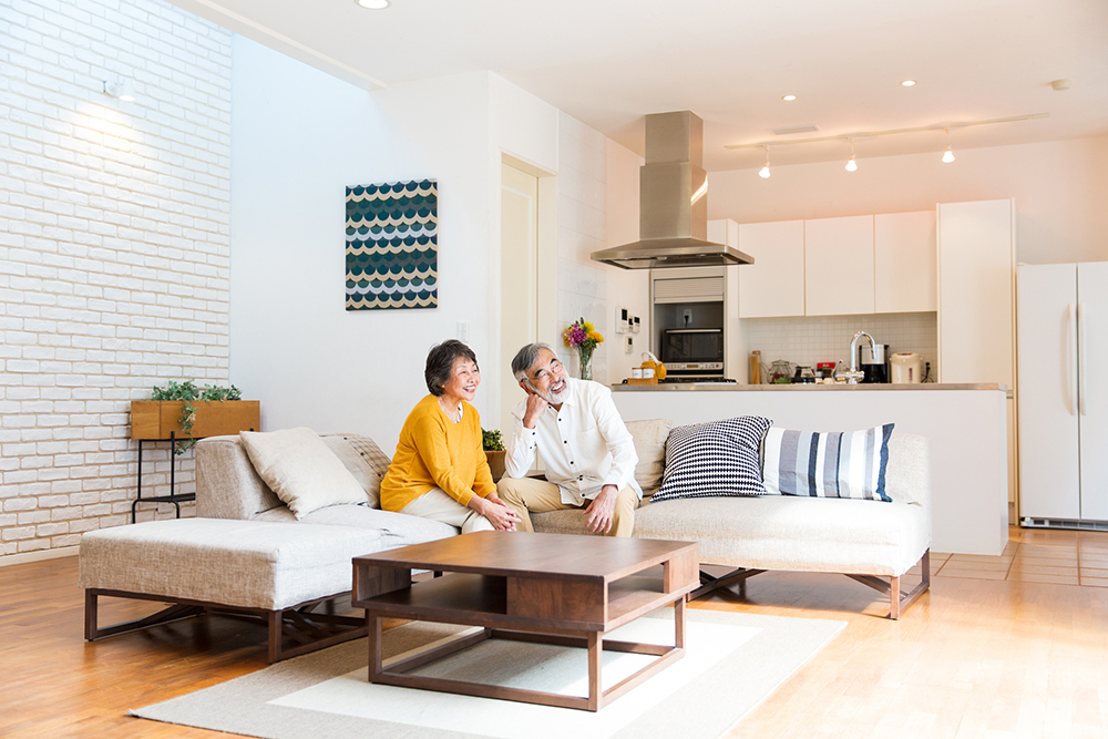 夫婦で売却について話し合うイメージ