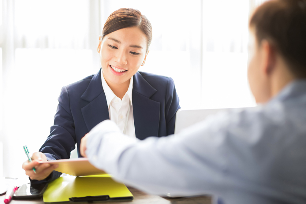 不動産会社に相談するイメージ