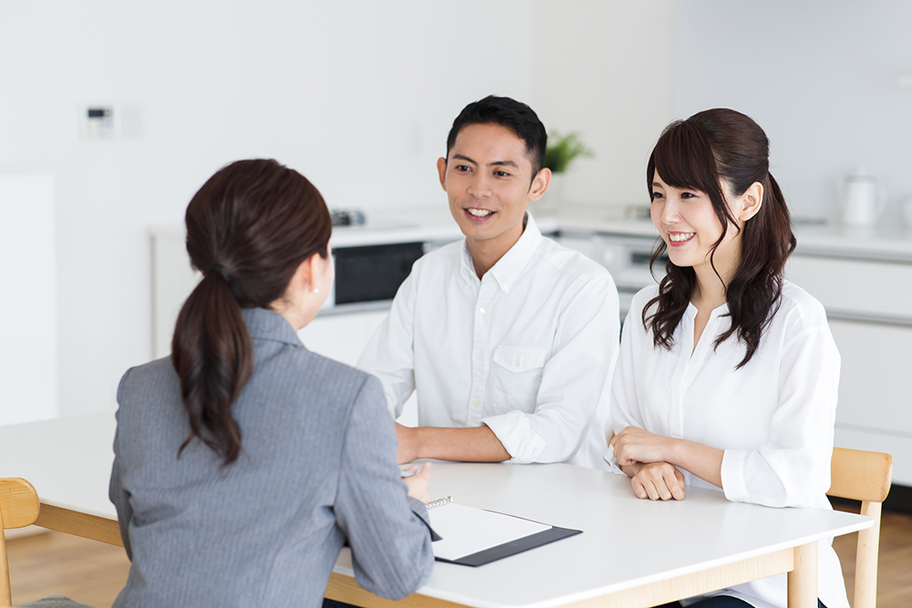 一戸建ての売却について相談するイメージ