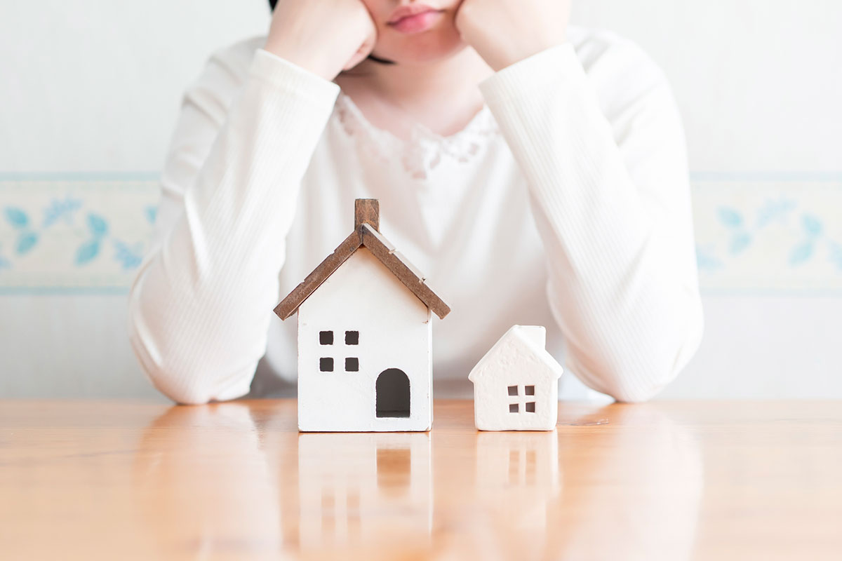 マイホームの住み替えを考える女性イメージ