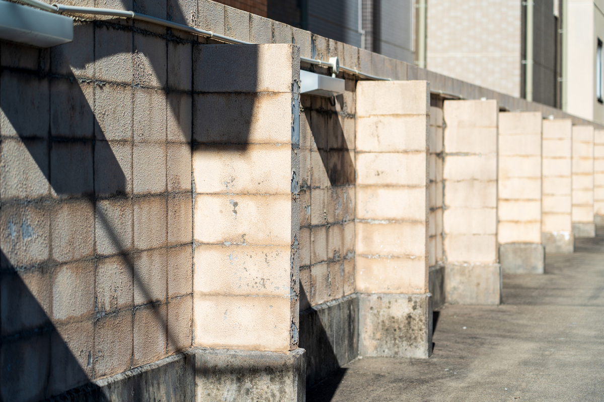 ブロック塀撤去にかかる費用の相場は？撤去すべきブロック塀の特徴や