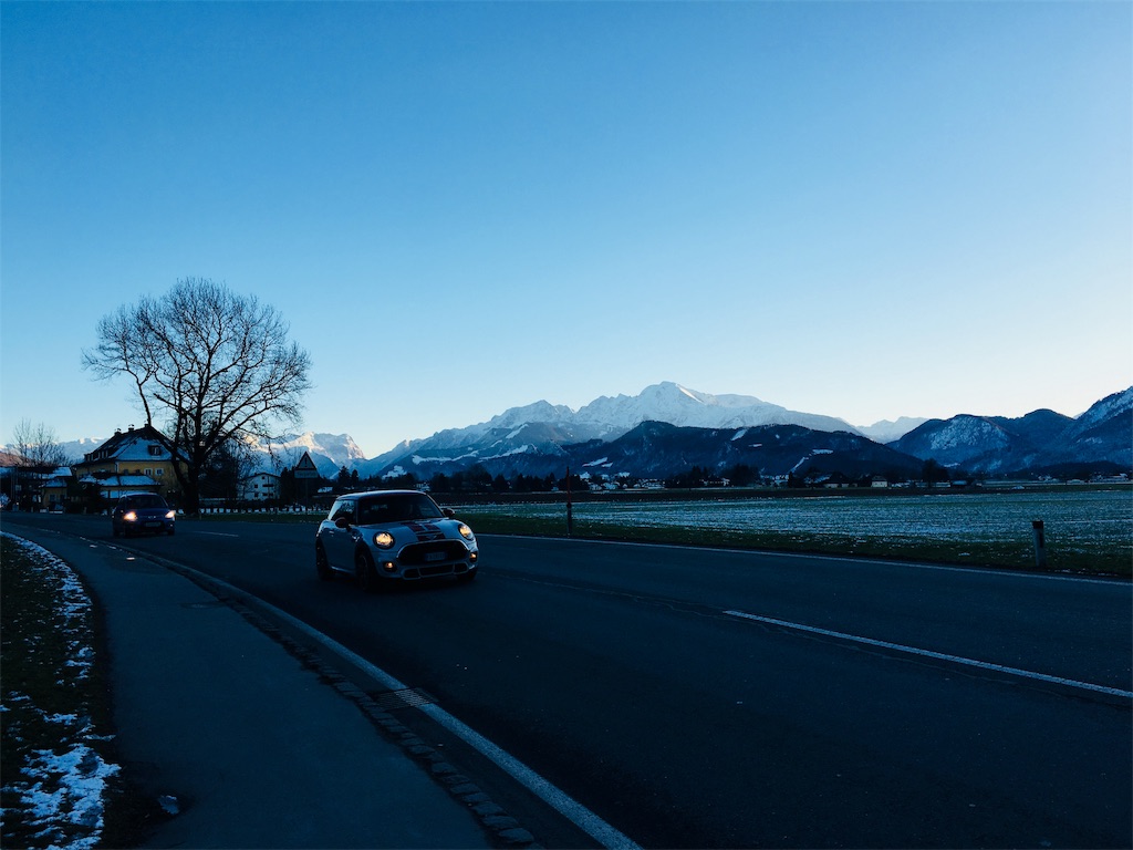 雨の日の車道を車が走って行く音が好き ふかふかの夜に