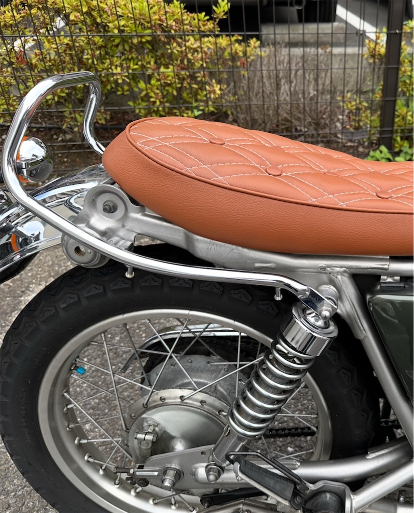 にぃにぃ　３型　SR400 シート　自家塗装 外装を自家塗装して見た（ヤマハ SR400）by 詩文（＾＾v - みんカラ