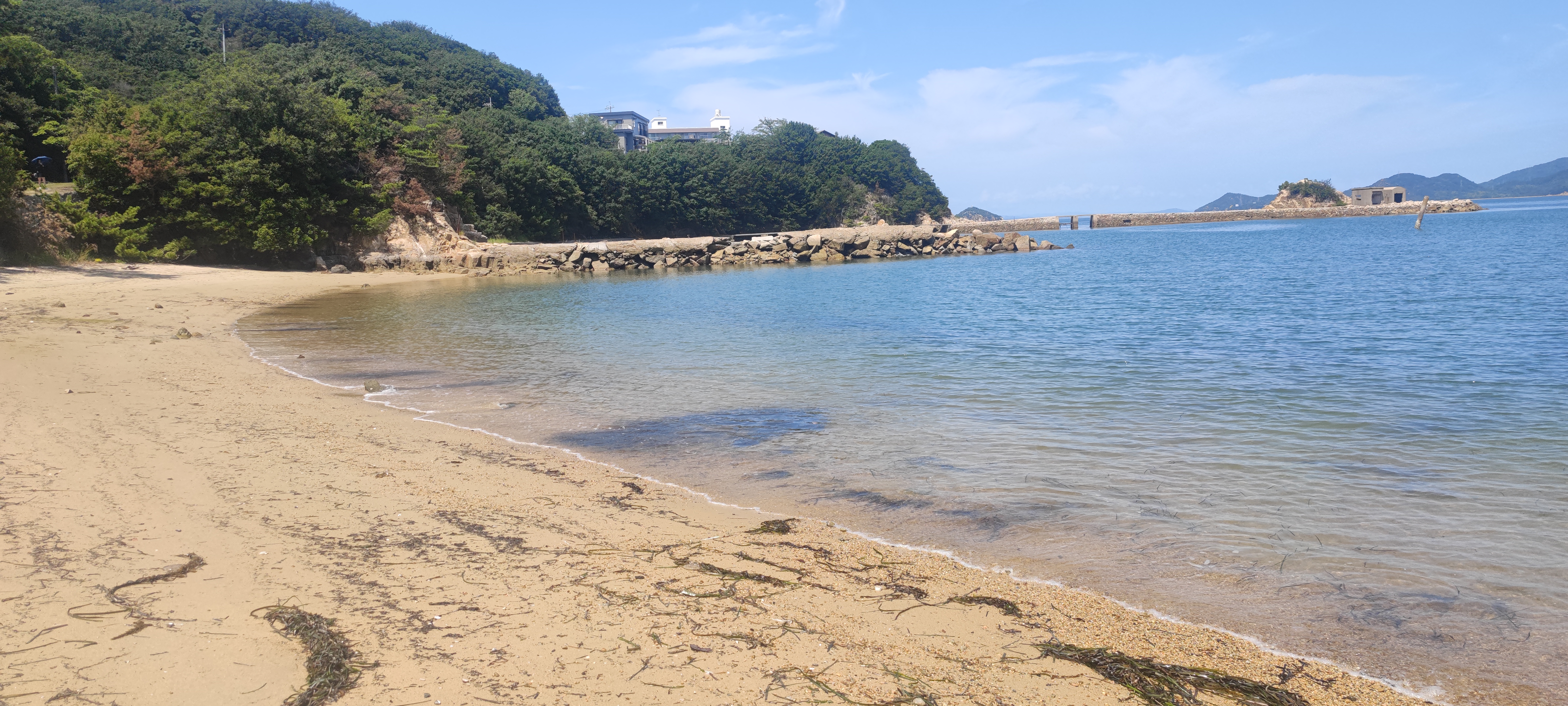 紬和静久游玩的海滩