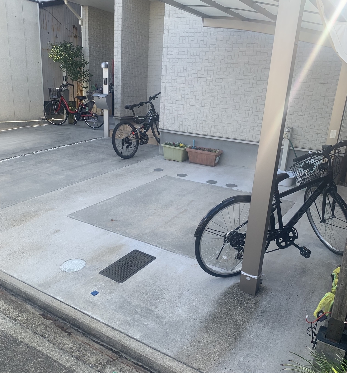 正面 駐車場