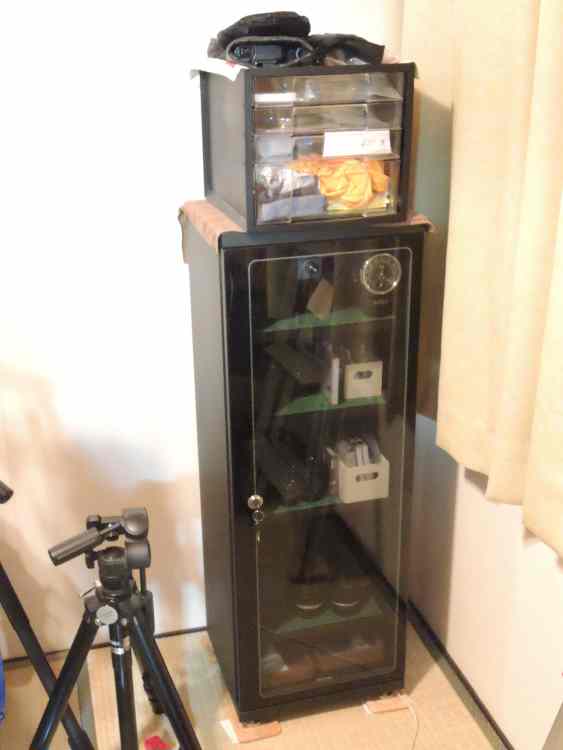 カメラ関係：防湿庫 - 良く見て・・・良く聴いて・・・・・・