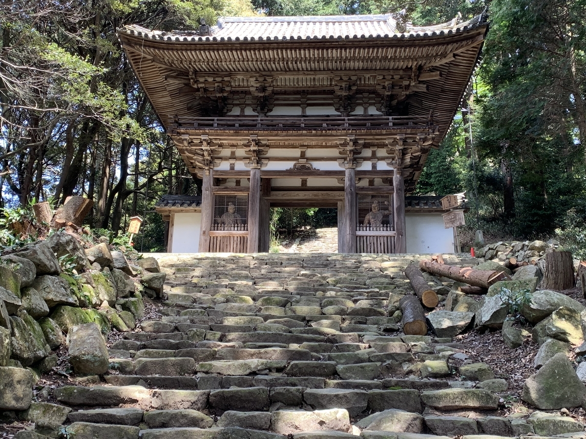 二王門〔楼門〕（重要文化財） – 織田信長の安土城址と摠見寺