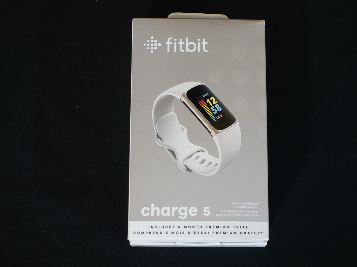 新品未開封　Fitbit Charge5 FB421GLWT  ルナホワイト Fitbit Charge 【即日発送】【新品】Fitbit フィットビット