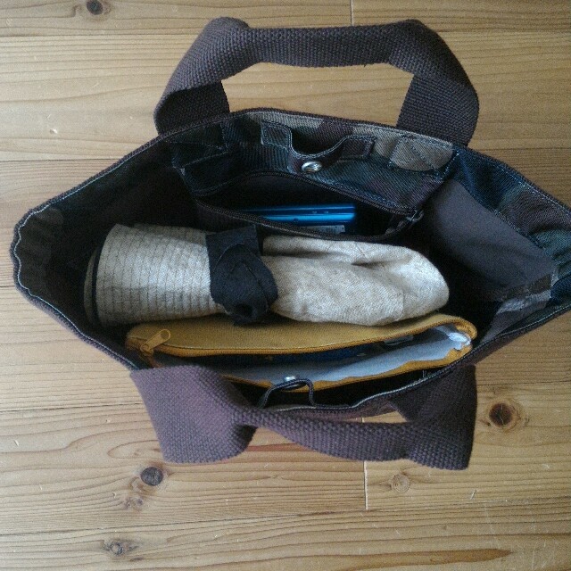 ルートート カモフラ 迷彩 トートバッグの購入レビュー コーデもあるよ 口コミ 効率よく暮らす 子育て 節約 時短家事を日々研究するミニマリストな40代主婦のブログです