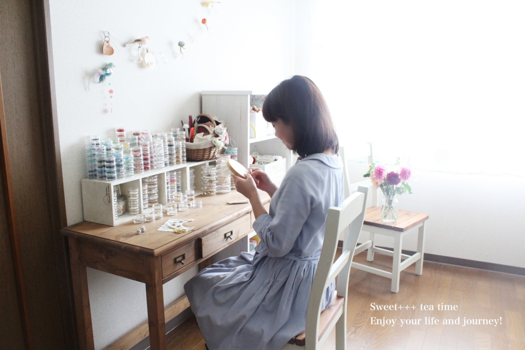 こんな感じで刺繍しています♡リビングの一角の「小さなアトリエ」 - Sweet+++ tea time