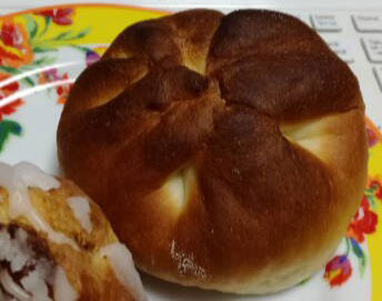 なんつかベーカリー　なんつかクリームパン