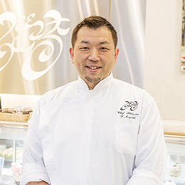 パティスリーISOZAKI磯崎 賢博シェフ