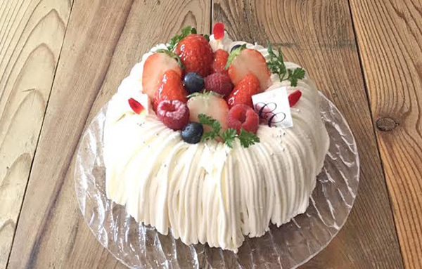 いちごのリースケーキ