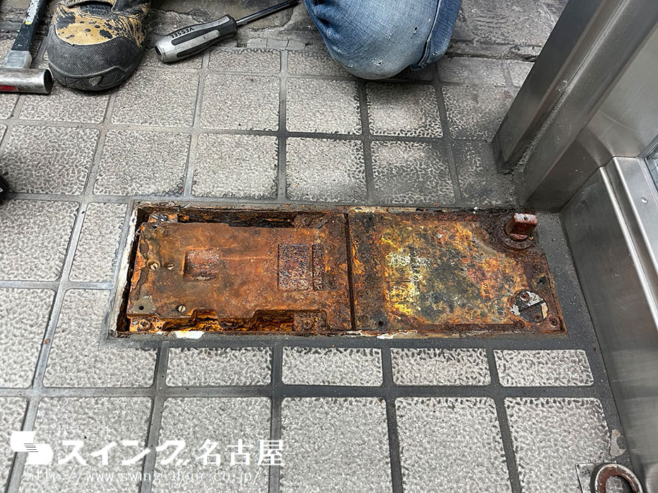 入口サッシュ 撤去 床フロアヒンジのタイプ