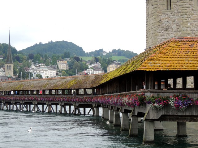 スイス12 3 花いっぱいカペル橋 Swiss Sukiのつれづれに スイス12 3 花いっぱいカペル橋 Swiss Sukiのつれづれに