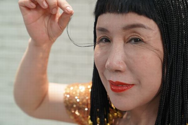 その長さなんとcm以上 まつ毛が長い中国人女性 ギネス記録を更新 Switch News