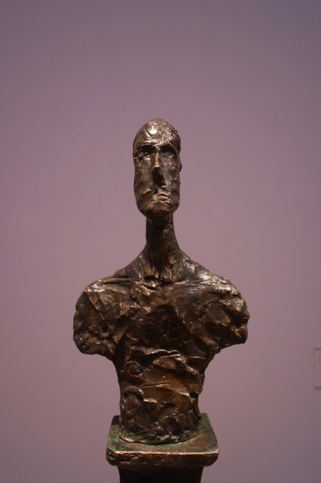 ごつごつした顔 ごつごつした顔