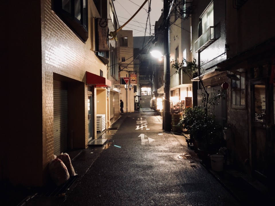 路地裏の夜