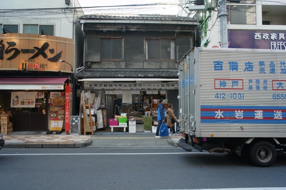 なんば・通りの向こう なんば・通りの向こう