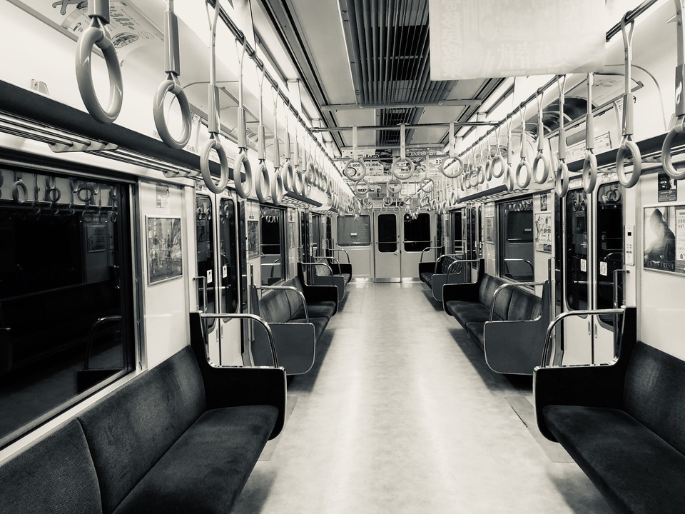 休日の電車（iPhone8 Plus）