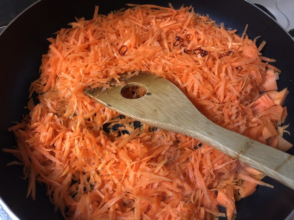 大量のニンジンしりしり 大量のニンジンしりしり