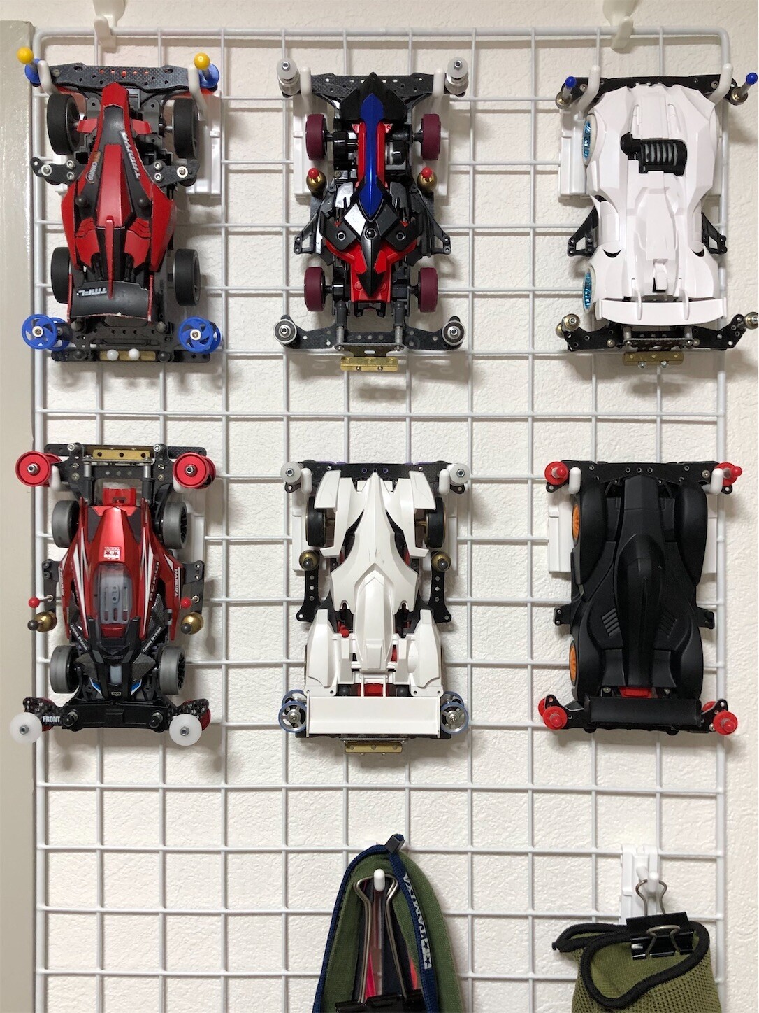 ミニ四駆】見える収納にしたけれど、部屋の湿度でやられそうだ