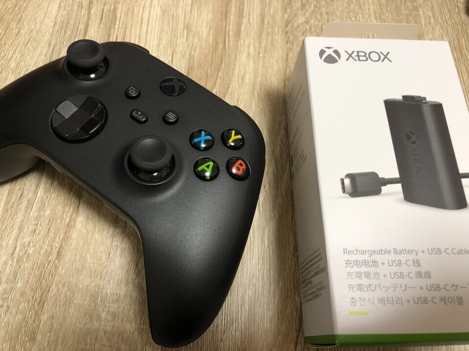 Xbox - Xbox Series X（パッドに、純正の充電式バッテリー付） Xbox Series X（パッドに、純正の充電式バッテリー付）