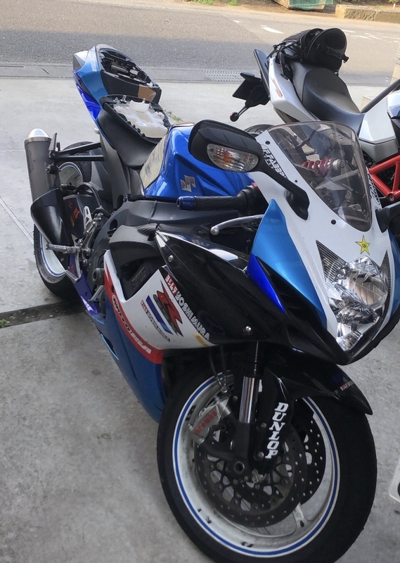 GSX-R600カウル写真