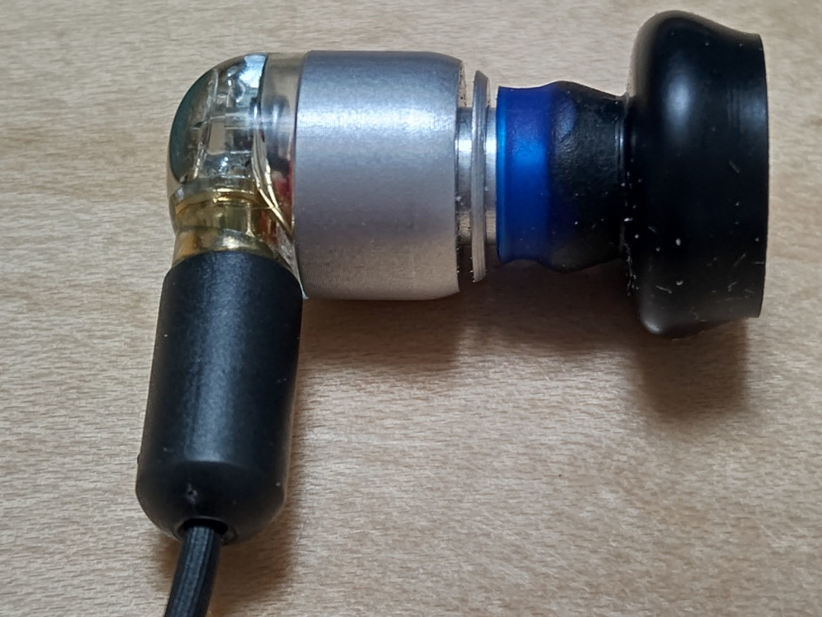 intime 翔DD The Head for MMCXのイヤピースにスパイラルドット