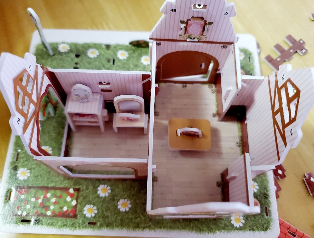 ☆新品未使用品☆ドイツ製　セレクタ社　赤い屋根　ドールハウス ドールハウス〉セリア ミニチュアキット編 赤い屋根のおうち