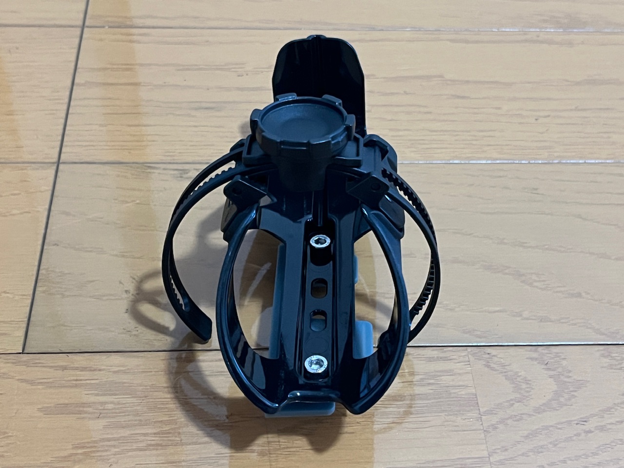 アデプト オールパーパスケージをフロントフォークに装着