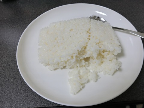 お米を乗せた大皿