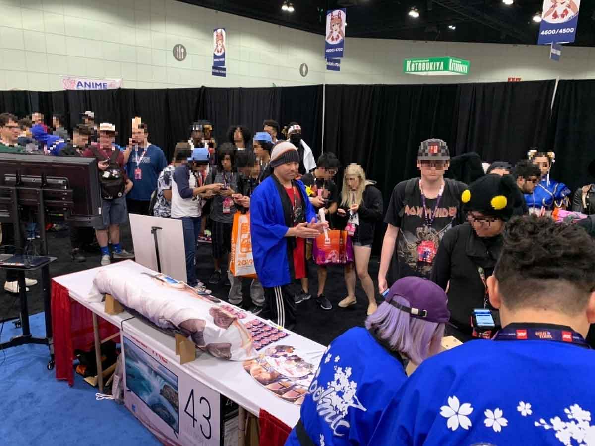 Coolmicブースのガラガラには長蛇の列が&hellip;！