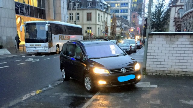 フランクフルトのホテル前まで迎えに来てくれた個人の車の写真