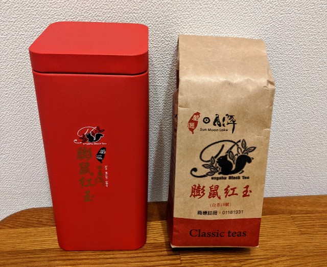 膨鼠紅茶の缶と内袋の写真