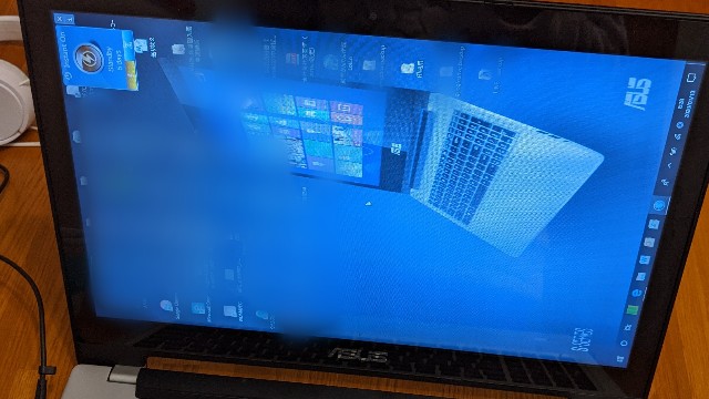 パソコン画面 左が上で表示 パソコン画面 左が上で表示されている写真