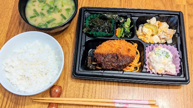 ワタミの宅食（まごころおかず）の味噌カツの日の写真