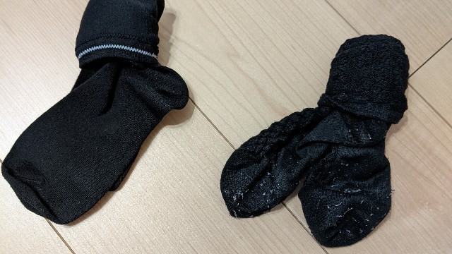 普通の靴下と鹿の子編みの靴下だと鹿の子編みの方がだまになりやすい写真