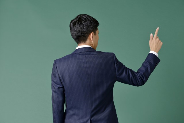 率先垂範とは人の先頭に立って物事を行い模範を示すこと 知ッタメ