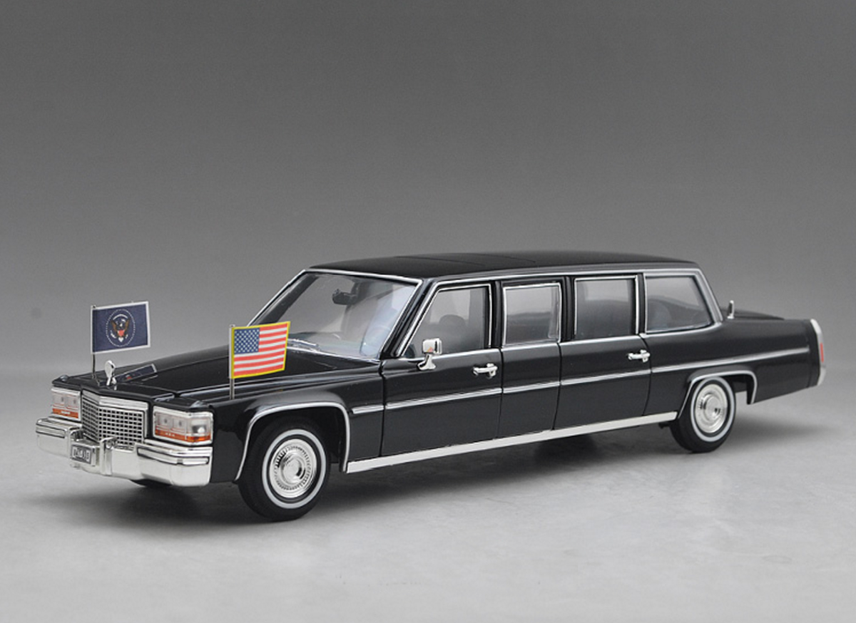 1956年キャデラック 大統領専用車 パレードカー1/24スケール　匿名発送 ヤトミン製『1956 キャデラック 大統領パレード車』1/24スケール