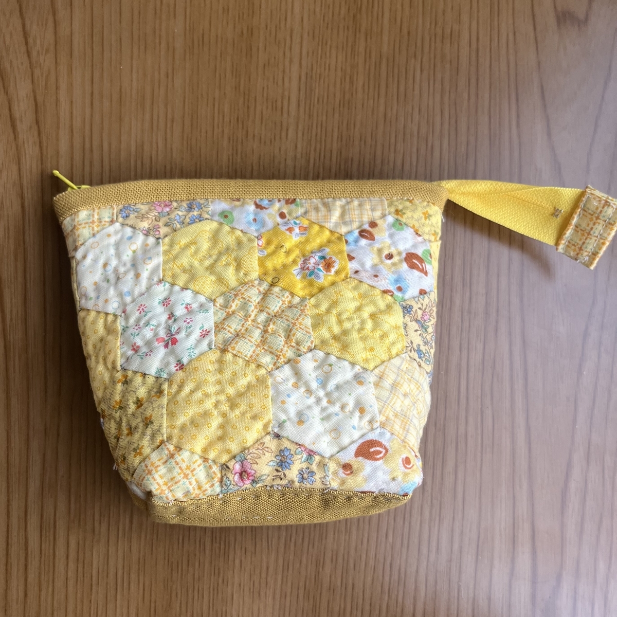 パッチワーク作成キット】ヘキサゴンカットクロスで作るポーチ